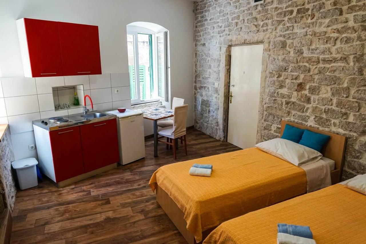 Studio Apartment In The Old City Of Šibenik Buitenkant foto